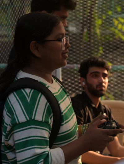 Students building robots - desktop